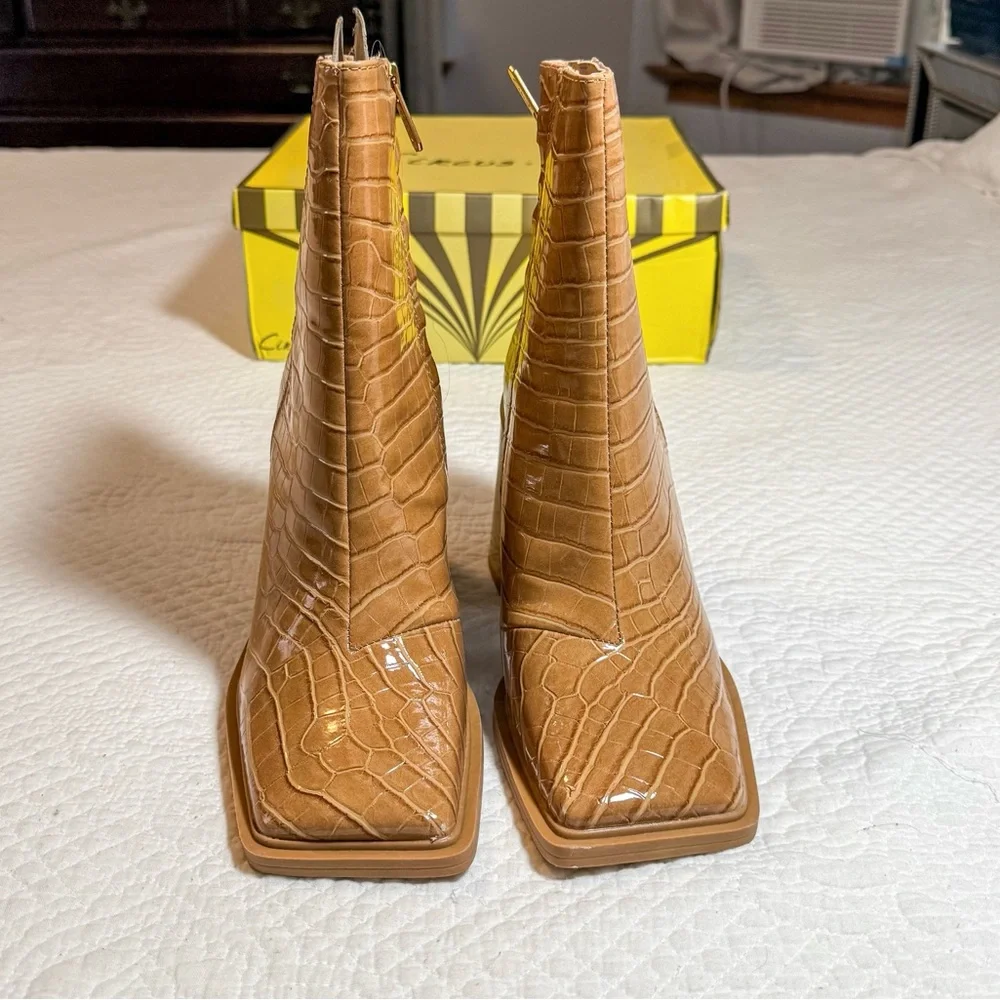 NWT Circus by Sam Edelman Layla Bootie in Caramel - Size 8